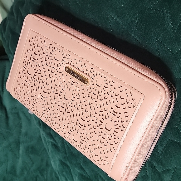 Mudd Mudd...purse👛 very elegant hands with double cream color zipper... - Picture 9 of 12